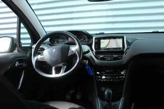 Peugeot 208 Clima Cruise Navi PDC LED 16