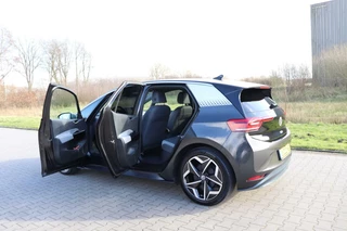 Volkswagen ID.3 Volkswagen ID.3 First Plus 58 kWh 3 fase adaptive cruise lane asist carplay stoel+stuur verwarming sfeerverlichting camera regensensor - afbeelding nr 41