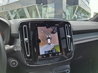 Volvo XC40 Volvo XC40 B5 AWD R-Design Panoramadak | Trekhaak | H&K Audio | 360 Camera | - afbeelding nr 22