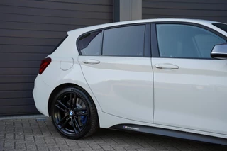 BMW 1 Serie BMW 1-serie M140i LCI2 | Schuifdak | Navi Pro | 719M | M Sport onderstel | Zaero diffuser | Alpinweiss - afbeelding nr 39