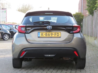 Toyota Yaris Toyota Yaris 1.5 Hybrid Dynamic | 1e EIGENAAR | DEALER ONDERHOUDEN | NAVI | KEYLESS ENTRY+GO | CAMERA | ADAPTIVE CRUISE | DAB+ | - afbeelding nr 22