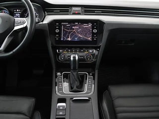 Volkswagen Passat Volkswagen Passat 1.4 TSI PHEV GTE | Panoramadak | Leder |  Stoelverwarming | Trekhaak | Camera | Park Assist | Adaptive cruise | Side Assist | Matrix LED | Carplay | Navigatie - afbeelding nr 10