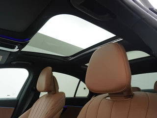 Mercedes-Benz E-Klasse Mercedes-Benz E-Klasse 300e AMG // Burmester 4D // Panoramadak // Headup // Distronic // Leder // Memory // 360 Camera // Stoelventilatie // Keyless - afbeelding nr 14