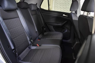 Volkswagen T-Cross Volkswagen T-Cross TSI 110PK DSG STYLE CAMERA/LED/CARPLAY - afbeelding nr 17