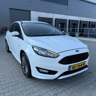 Ford Focus Ford Focus 1.0 ST-Line | PDC | Sport Uitvoering ! - afbeelding nr 2