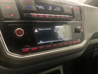 Volkswagen up! Volkswagen UP! High Up! 75PK !!| Black pakket | Climate control | Cruise control | Parkpilot| 17