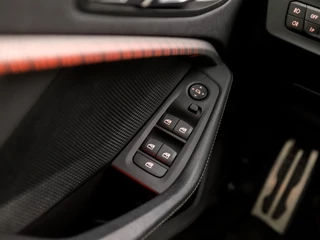BMW 1 Serie Automaat (PANORAMADAK, M PAKKET, APPLE CARPLAY, GROOT NAVI, STOELVERWARMING, LEDEREN SPORTSTOELEN, CAMERA, GETINT GLAS, M SPORT BESTURING, SFEERVERLICHTING, NIEUWE APK, NIEUWSTAAT) - afbeelding nr 24