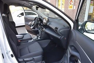 Toyota Yaris Toyota Yaris 1.5 HYBRID NIEUW! AUTOMAAT/CAMERA/ADAP. CRUISE/ - afbeelding nr 13