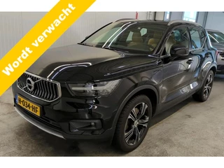 Volvo XC40 Navigatie Trekhaak Leder Stoelverwarming Intellisafe  Suround Camera 19 Inch Velgen Led Koplampen NL Auto Plug In Hybride 1e Eigenaar - afbeelding nr 1