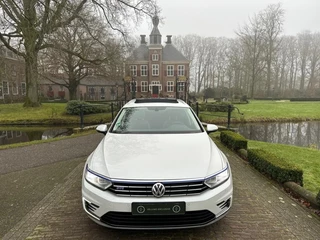 Volkswagen Passat Volkswagen Passat Variant 1.4 TSI GTE | Pano | Alcantara | 18 Inch | Dealer Onderhouden | - afbeelding nr 3