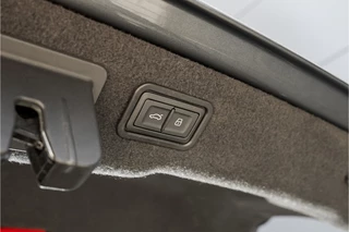 Audi A8 Audi A8 55 TFSI Quattro ProLine Plus B&O Matrix Schuifdak 4Wielsturing 20
