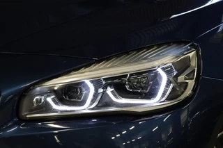 BMW 2 Serie BMW 2 Serie Gran Tourer 218i Luxury Line | 7-Zitter | HUD | Lederen bekleding | Stoel- en stuurverwarming | Navigatie | Camera | Adaptieve LED-koplamp | Sportstoelen | Alarm Klasse 3 | Elek. achterklep | DAB | Dealer onderhouden | NAP Logisch - afbeelding nr 35