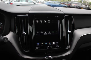Volvo XC60 Volvo XC60 2.0 T4 R-Design / 360Camera / Leder&Alcantara / 20'' / Navigatie / Dodehoek / DAB / Cruise Control - afbeelding nr 23