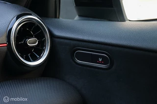Mercedes-Benz A-Klasse Mercedes A-klasse 200 AMG | Aut | Camera | LED | Night pakket - afbeelding nr 12