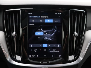 Volvo S60 Volvo S60 T6 PLUG-IN HYBRID LONG RANGE PLUS DARK SCHUIFDAK HARMAN KARDON 3 - afbeelding nr 30