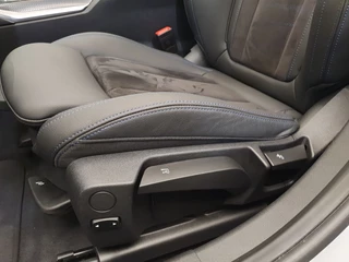 BMW 3 Serie BMW 3 Serie Touring 330e M-Sport Wegklapbare trekhaak, Panoramadak, ACC - afbeelding nr 25
