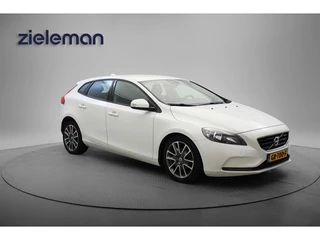 Volvo V40 2.0 D2 Momentum Business - Navi, Camera, Cruise