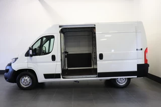 Peugeot Boxer Peugeot Boxer 2.2 BlueHDi 120PK 2x Schuifdeur L2H2 EURO 6 - Airco - Navi - Cruise - Camera - € 15.950,- - afbeelding nr 11
