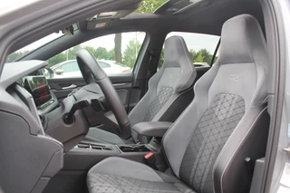 Volkswagen Golf Volkswagen Golf 1.5 eTSI R-Line / Panoramadak / Camera / Harman Kardon / Matrix LED / 18'' / Navigatie / DAB / ACC / Dodehoek / Stuurverwarming / Stoelverwarming - afbeelding nr 4
