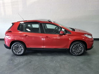 Peugeot 2008 Peugeot 2008 1.2 PureTech Blue Lion / Pano / Trekhaak met afn. kogel - afbeelding nr 6