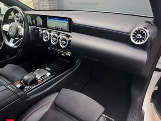 Mercedes-Benz A-Klasse Mercedes-Benz A-Klasse 200 163PK AMG Night Sfeer Apple-Carplay 19'' - afbeelding nr 19