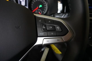 Volkswagen Transporter Volkswagen Transporter 2.0 TDI L2H1 28 Dubbele Cabine Highline Airco | Cruise Control adaptief | PDCVA | 17
