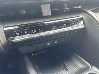 Toyota C-HR Toyota C-HR 1.8 Hybrid Dynamic Limited / Groot scherm / Parkeersensoren - afbeelding nr 15