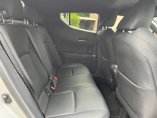 Toyota C-HR Toyota C-HR 1.8 HYBRID EXECUTIVE / LEDER / CAMERA / NAVI / TREKHAAK / 18'' LMV - afbeelding nr 16