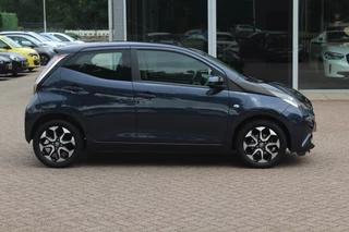 Toyota Aygo Toyota Aygo 1.0 VVT-i x-play / Camera / Navigatie / 15'' / Bluetooth / Airco - afbeelding nr 5