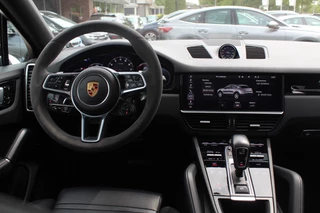 Porsche Cayenne Porsche Cayenne Coupé 3.0 / Trekhaak / Panoramadak / Camera / Luchtvering / 22'' / Bose / Stoelventilatie / Sportchrono / Stoelverwarming / DAB / ACC - afbeelding nr 9