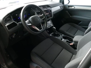 Volkswagen Touran Volkswagen Touran 1.5 TSI 150PK 7P CARPLAY NAVI CAMERA LED ELEK.KLEP VIR.COCKPIT DODE.HOEK DET. STOELVERW KEYLESS 7P 7PERS 11/2024 