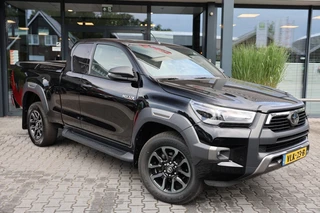 Toyota Hilux 2.8 D-4D X-TRA CAB INVINCIBLE A/T 4WD VAN