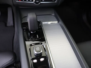 Volvo XC60 Volvo XC60 T8 AWD Plus Dark | Panoramadak | 360° Camera | Dodehoekdetectie - afbeelding nr 19