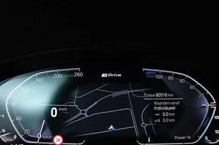 BMW 5 Serie BMW 5-serie 545e xDrive M Sport | Trekhaak | Adaptive cruise |  Stoel & stuurverwarming | Alcantara | Camera | Carplay | Sfeerverlichting | 19'' | Full LED | Park Assist - afbeelding nr 31
