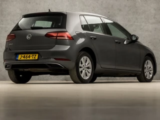 Volkswagen Golf Automaat (APPLE CARPLAY, GROOT NAVI, CLIMATE, CAMERA, STOELVERWARMING, SPORTSTOELEN, ADAPTIVE CRUISE, DAB+, NIEUWE APK, NIEUWSTAAT) - afbeelding nr 5