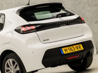 Peugeot 208 Peugeot 208 1.2 PureTech Sport (APPLE CARPLAY, GROOT NAVI, 360 CAMERA, LM VELGEN, SPORTSTOELEN, PARKEERSENSOREN, LED KOPLAMPEN, LANE ASSIST, NIEUWSTAAT) - afbeelding nr 11