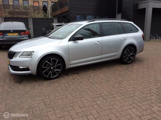 Škoda Octavia Skoda Octavia Combi 1.6 TDI Greentech Sport Business 18