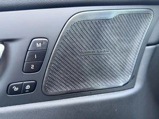 Volvo XC60 Volvo XC60 2.0 B5 Momentum Exclusive |Pano|Carplay|Leer|Memory|AutoPilot|HUD|El.Trekhaak|19