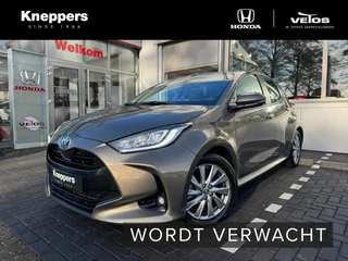 Toyota Yaris Head-up Display, Stoelverwarming, 16inch velgen , All-in Rijklaarprijs - afbeelding nr 1