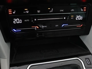 Volkswagen Passat Volkswagen Passat 1.4 TSI GTE | Panoramadak | Stoelverwarming |  Leder/Alcantara | Camera | Carplay | Adaptive cruise | Matrix LED | Massage | Navigatie - afbeelding nr 29