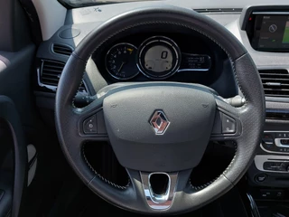 Renault Mégane Renault Mégane 1.2 TCe 131pk Automaat BOSE 5-Deurs | Navi | Clima | Cruise | Panorama Schuifdak | Keyless Entry | Licht+Regensensor | Pdc V+A+Camera | Stoelverwarming | Privacy Glass | 17''lm - afbeelding nr 9