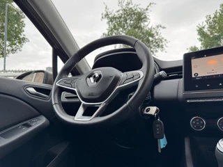 Renault Clio Renault Clio 1.0 TCe Zen NL AUTO / 4-SEIZOENENBANDEN / NAVI / CRUISE / PARKEERSENSOREN ACHTER / CARPLAY - afbeelding nr 14