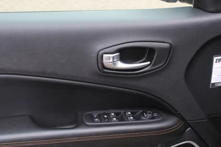Jeep Compass Jeep Compass 1.4 MultiAir Limited 4x4 / Trekhaak / Camera / Half leder / Navigatie / Keyless / 17'' / Stuurverwarming / DAB / Stoelverwarming / Cruise Control - afbeelding nr 31