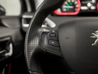 Peugeot 2008 Automaat (PANORAMADAK, APPLE CARPLAY, NAVIGATIE, CLIMATE, STOELVERWARMING, LEDER, SPORTSTOELEN, GETINT GLAS, CRUISE, LM VELGEN, NIEUWSTAAT) - afbeelding nr 20