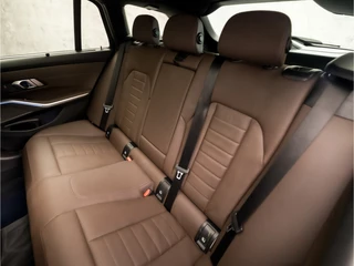 BMW 3 Serie BMW 3 Serie Touring 330e xDrive M Sport 293Pk Automaat (PANORAMADAK, M PAKKET, LASER KOPLAMPEN, MEMORY SEATS, HEAD-UP DISPLAY, HARMAN/KARDON, 360 CAMERA, ADAPTIVE CRUISE, APPLE CARPLAY, NIEUWE APK, NIEUWSTAAT) - afbeelding nr 16