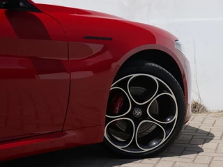 Alfa Romeo Giulia Alfa Romeo Giulia 2.0 Turbo 280 PK Competizione Q4 AWD | Harman | Veloce | 19