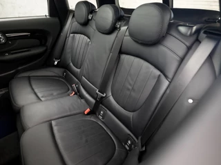 MINI Clubman Automaat (PANORAMADAK, GROOT NAVI, LEDER, STOELVERWARMING, SPORTSTOELEN, HARMAN/KARDON, LED KOPLAMPEN, KEYLESS, GETINT GLAS, NIEUWE APK, NIEUWSTAAT) - afbeelding nr 16