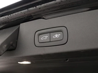 Volvo V60 Volvo V60 T6 PLUG-IN HYBRID R-DESIGN SCHUIFDAK ACC KEYLESS 19INCH STOELVER - afbeelding nr 37