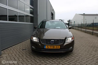 Volvo V70 Volvo V70 2.0 D4 Nordic+ NL Auto Boekjes | Trekhaak | Leder met Stoelverwarming. - afbeelding nr 10