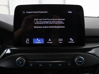 Ford Focus Ford Focus 1.0 EcoBoost ST Line | Stoel & stuurverwarming |  Camera | Trekhaak | Climate control | Carplay | Navigatie | Cruise control - afbeelding nr 18